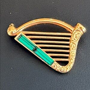 Vintage SOL D'OR Scottish Celtic Harp 18 CT Gold plated Emerald Green Pin Brooch